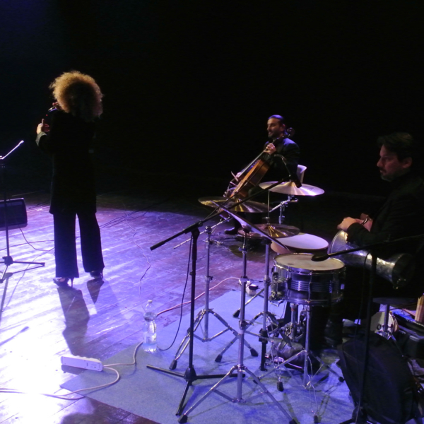 Live con M'Barka Ben Taleb.